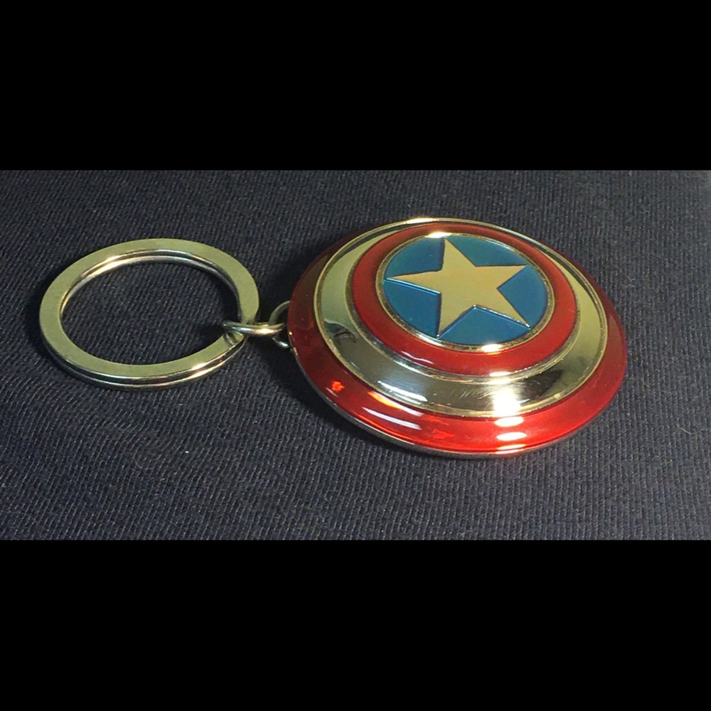Captain America Shield Keychain - Picture 4 of 12
